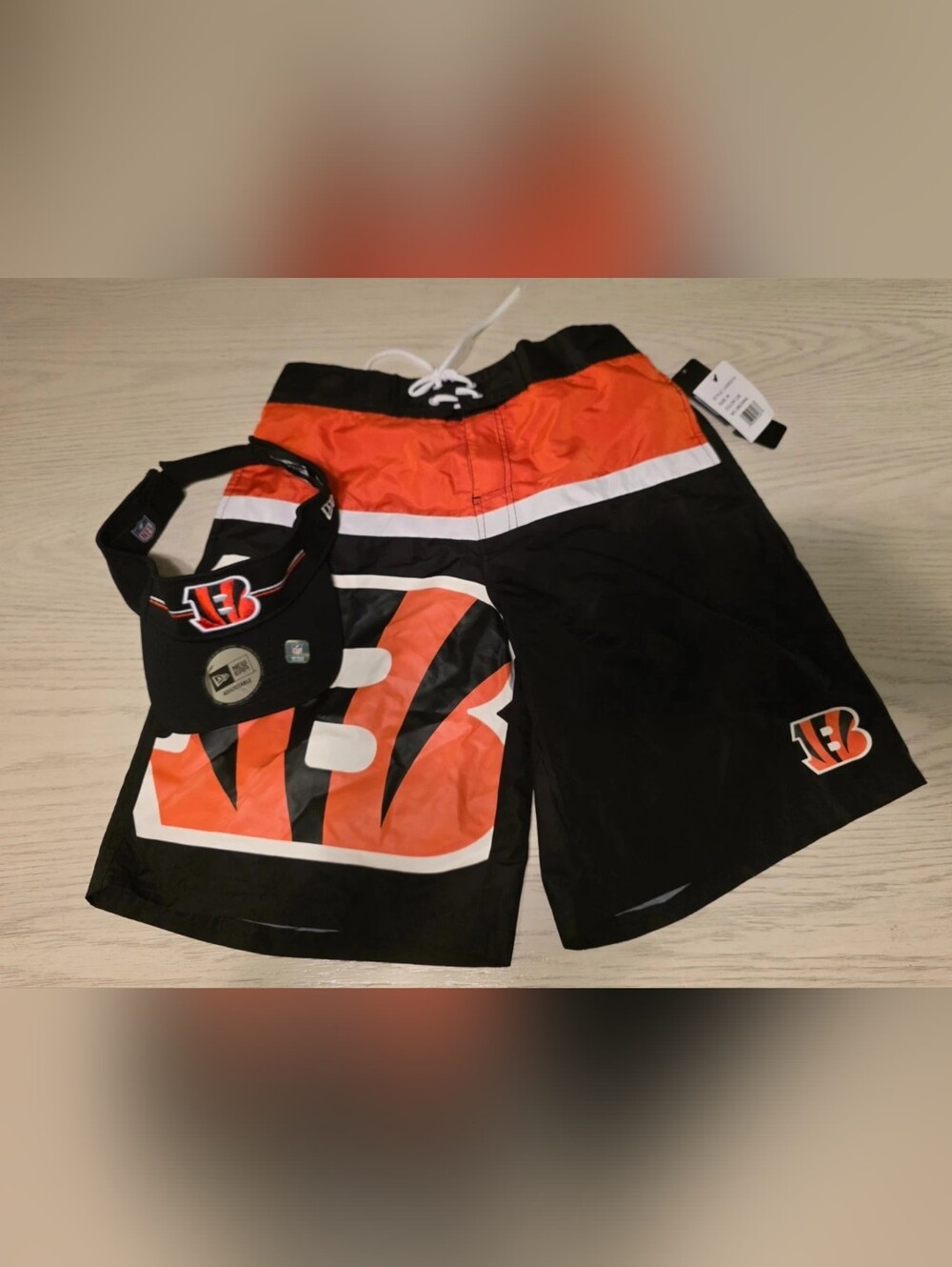 Mens Cincinnati Bengals Swimming Trunks & Visor Hat. New Size Medium